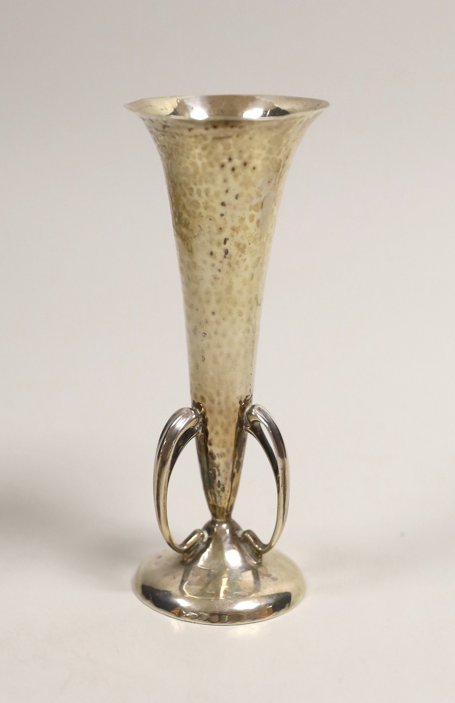 An Edwardian Art and Nouveau planished silver posy vase by Goldsmiths and Silversmiths Co. Ltd, 12.7cm, weighted.